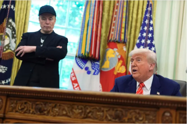 আড়ম্বরপূর্ণ অনুষ্ঠানের মাধ্যমে ইলন মাস্ককে বিদায় জানালেন ট্রাম্প