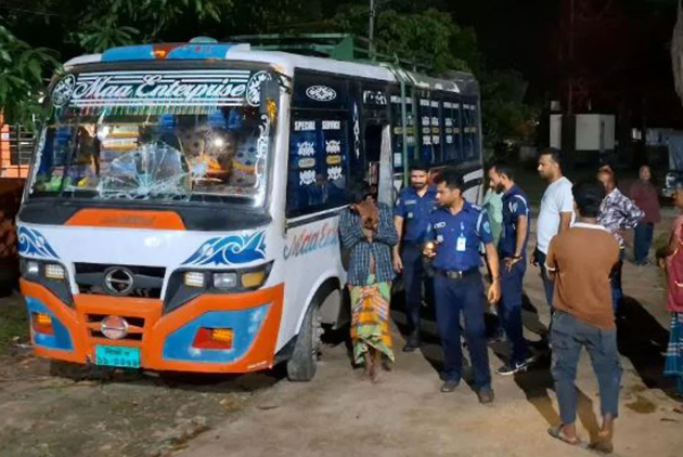 চলন্ত বাসে কলেজছাত্রী ধর্ষণ, এবার সেই হেলপার গ্রেফতার