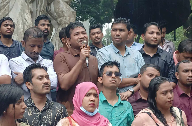 ঢাবিতে ককটেল বিস্ফোরণের ঘটনায় ছাত্রদলের বিক্ষোভ মিছিল