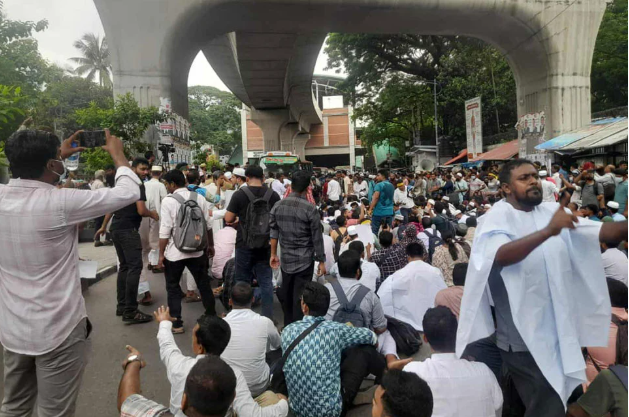 প্রেসক্লাবের সামনে আন্দোলনকারীদের ছত্রভঙ্গ করলো পুলিশ