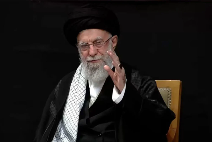 যুদ্ধের পর প্রথমবার প্রকাশ্যে খামেনি