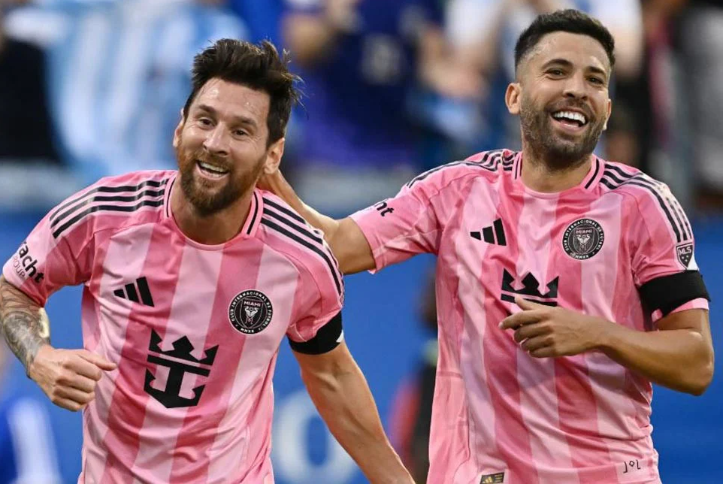 মেসির জোড়া গোলে দাপুটে জয় মায়ামির