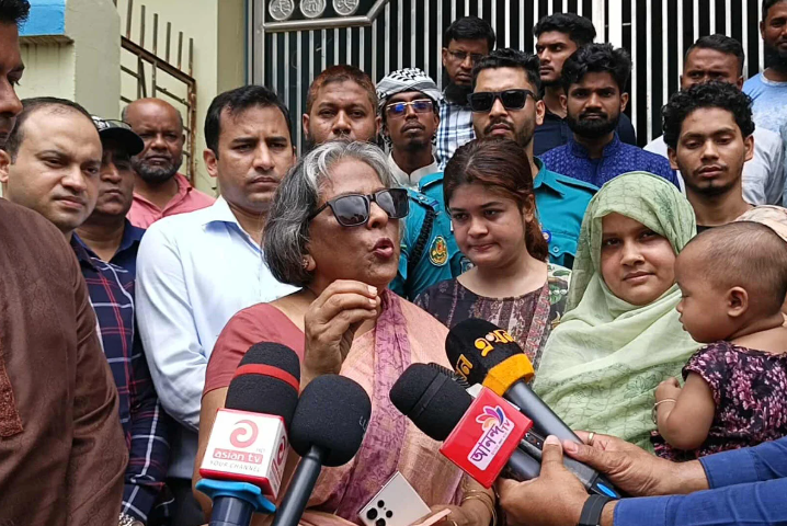 শহীদ নারীযোদ্ধাদের পরিবার যেন হারিয়ে না যায়: উপদেষ্টা শারমিন