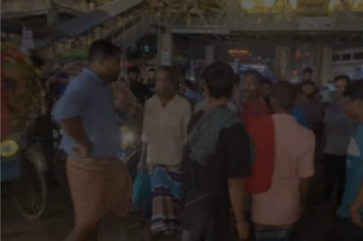 রাজধানীর ফার্মগেট ও মহাখালীতে ককটেল বিস্ফোরণ, আহত ৪