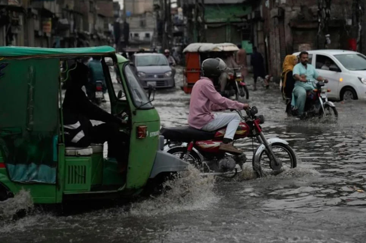 পাকিস্তানে বৃষ্টি-বন্যায় ১৯ জনের প্রাণহানি