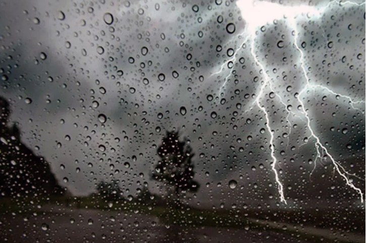 ঢাকায় বজ্রবৃষ্টির সম্ভাবনা, বাড়তে পারে তাপমাত্রা