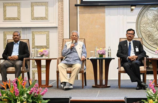 প্রবাসীদের ভোটাধিকার নিশ্চিতে কাজ করছে সরকার: প্রধান উপদেষ্টা