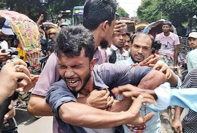 সেই রিকশাচালককে কীসের ভিত্তিতে গ্রেফতার, ওসির ব্যাখ্যা তলব
