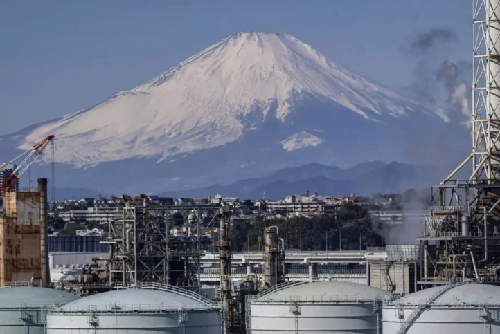 ১০২ বছর বয়সে মাউন্ট ফুজিতে আরোহণের রেকর্ড