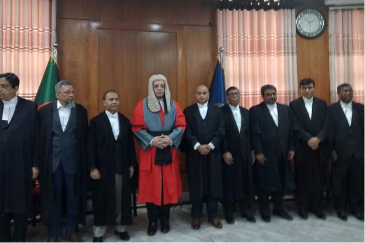 শপথ নিলেন হাইকোর্টের নবনিযুক্ত ২৫ বিচারপতি