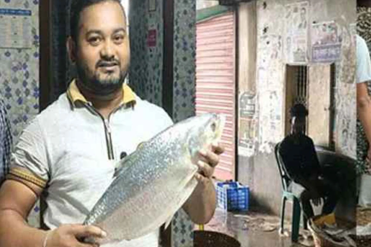 এক ইলিশ বিক্রি হলো ১২ হাজারে