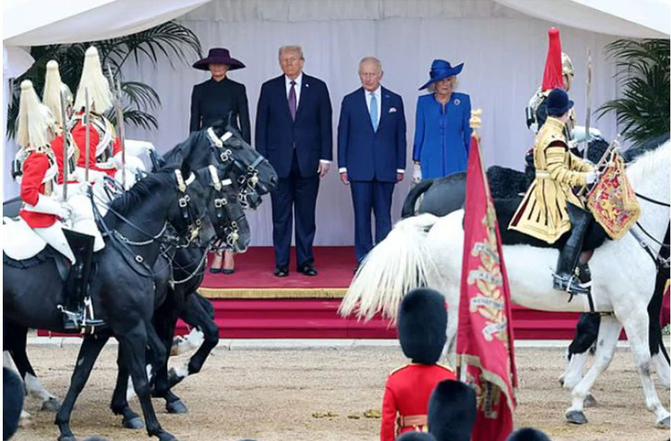 ব্রিটেনে ট্রাম্পকে রাজকীয় সংবর্ধনা