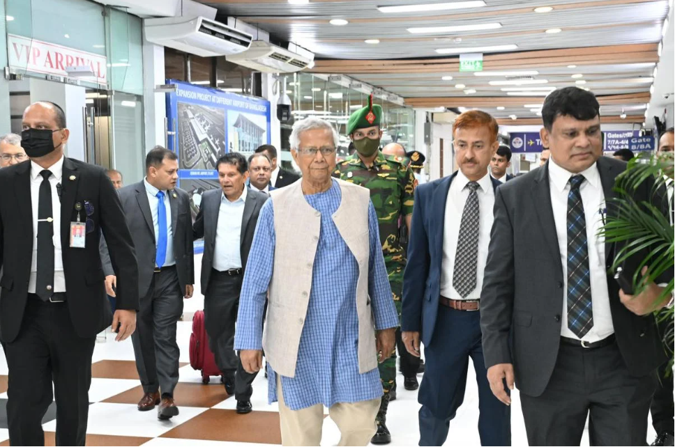 যুক্তরাষ্ট্রের উদ্দেশে ঢাকা ছাড়লেন প্রধান উপদেষ্টা