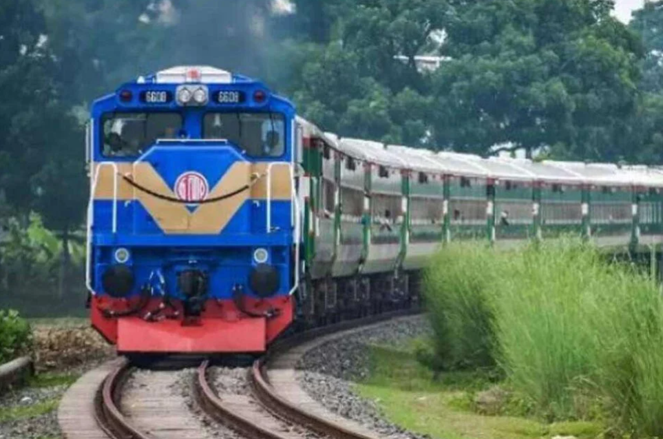 ৫ ঘণ্টা পর ঢাকার সঙ্গে উত্তরবঙ্গের ট্রেন চলাচল স্বাভাবিক