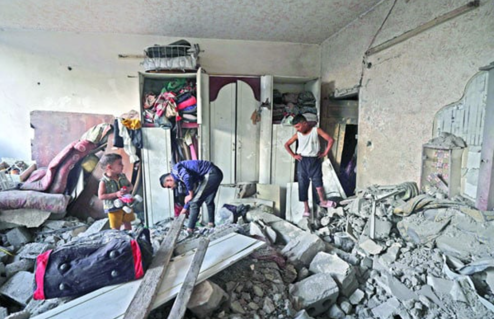 গাজায় জ্বালিয়ে পুড়িয়ে ধ্বংস সবকিছুই