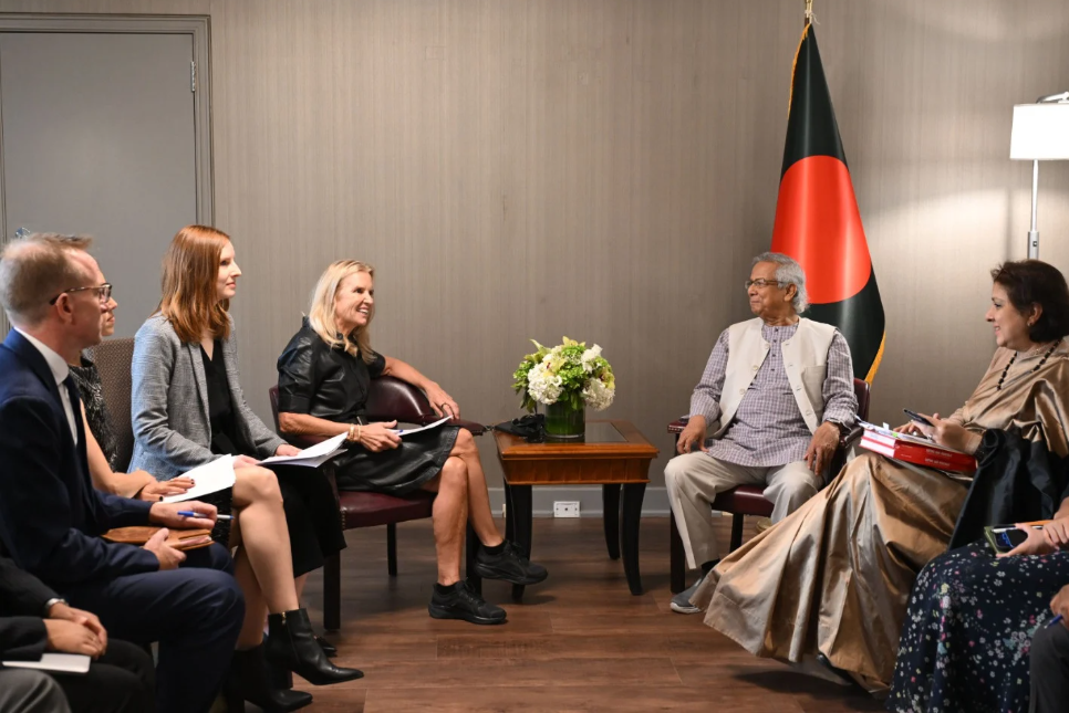 আন্তর্জাতিক মানবাধিকার কর্মীদের আরও ঘন ঘন বাংলাদেশে আসার আহ্বান প্রধান উপদেষ্টার