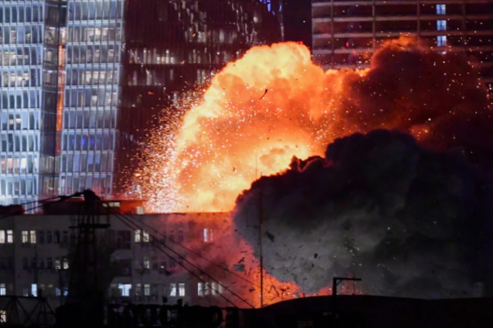 যুক্তরাষ্ট্র-ইসরায়েলের গোপন ঘাঁটিতে ইরানের ক্ষেপণাস্ত্র হামলা