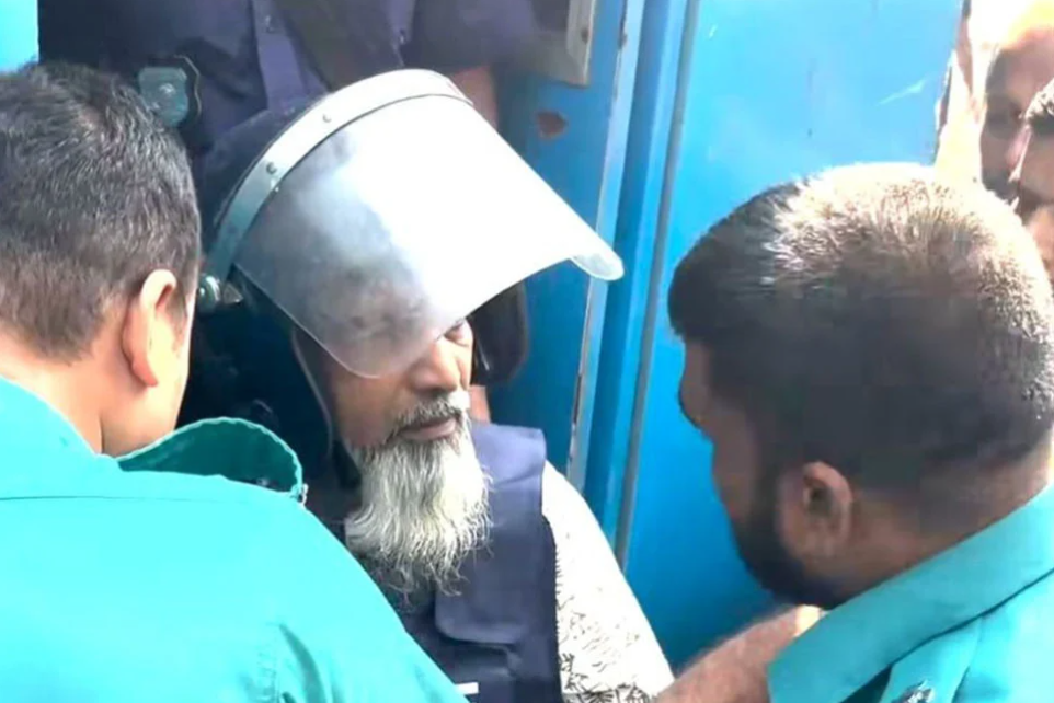 হাতকড়া পরানোয় ওসিকে ধমক শীর্ষ সন্ত্রাসী সুব্রত বাইনের