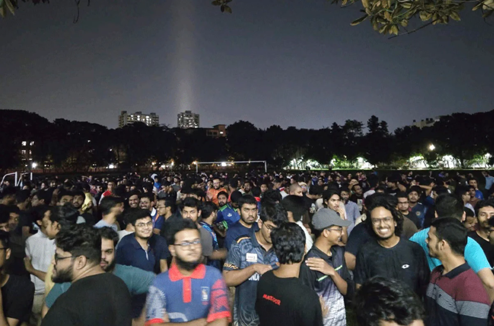 মধ্যরাতে উত্তাল বুয়েট, বিক্ষোভ ঢাবিতেও