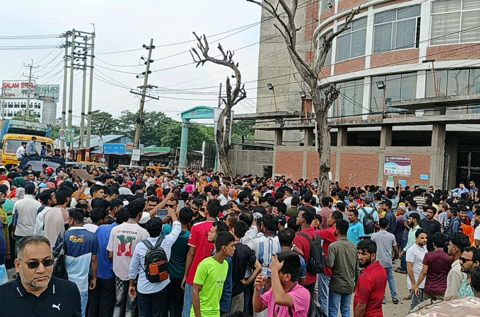 ঢাকা-চট্টগ্রাম মহাসড়ক অবরোধ শ্রমিকদের, তীব্র যানজট