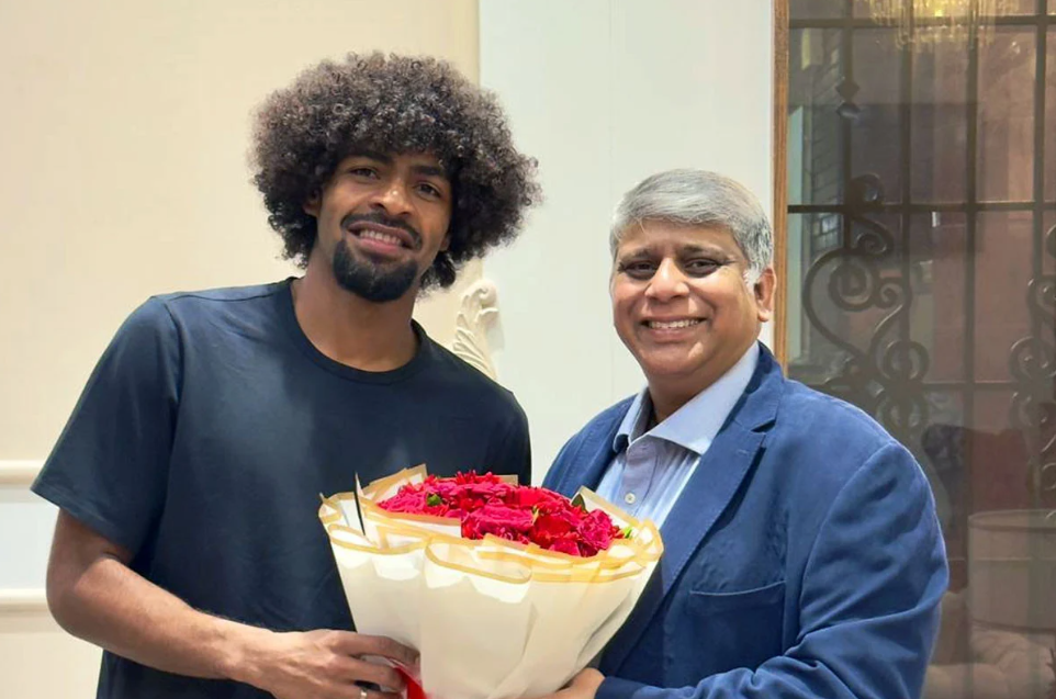 ঢাকায় পৌঁছেছেন হামজা চৌধুরি