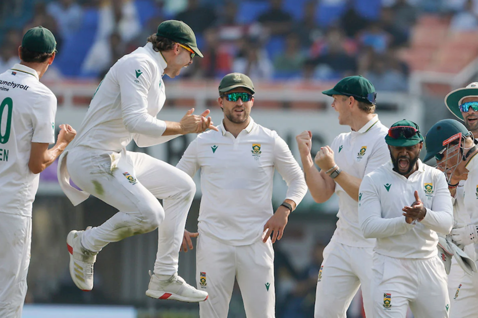 ১২৪ রানের ছোট লক্ষ্য পূরণে ব্যর্থ ভারত, ঘরের মাঠেই লজ্জার হার