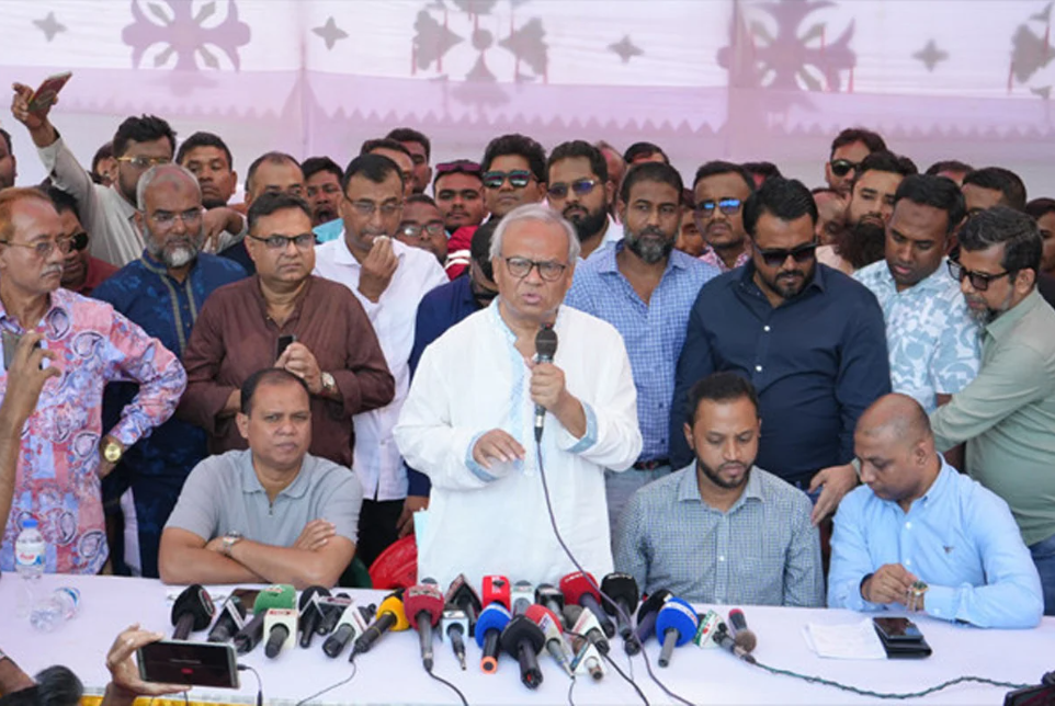 বিএনপি এখনো ইউনূস সরকারের প্রতি আস্থাশীল : রিজভী