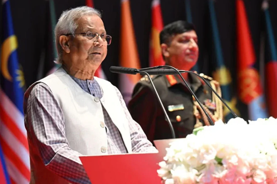 আগামী নির্বাচনে ঐতিহাসিক ভূমিকা পালনে সশস্ত্র বাহিনীর প্রতি প্রধান উপদেষ্টার আহ্বান