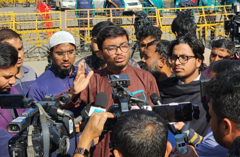 ওসমান হাদি গুলিবিদ্ধ : স্বরাষ্ট্র উপদেষ্টার পদত্যাগ দাবি