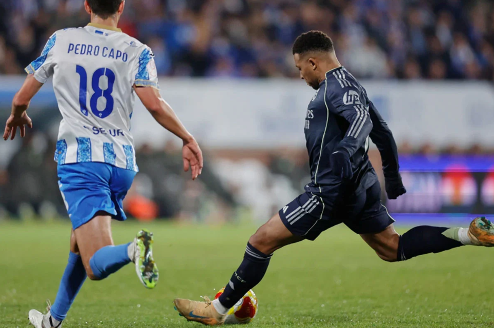 এমবাপের জোড়া গোলে শেষ ষোলোয় রিয়াল