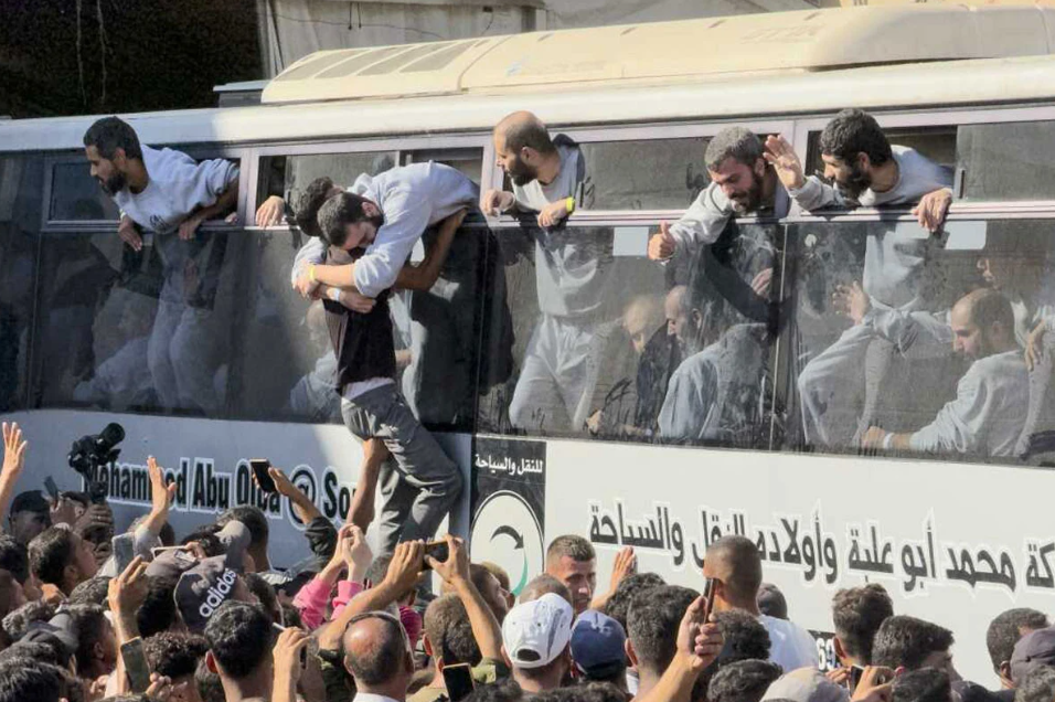 গাজা থেকে ১২ ফিলিস্তিনি বন্দিকে মুক্তি দিয়েছে ইসরায়েল