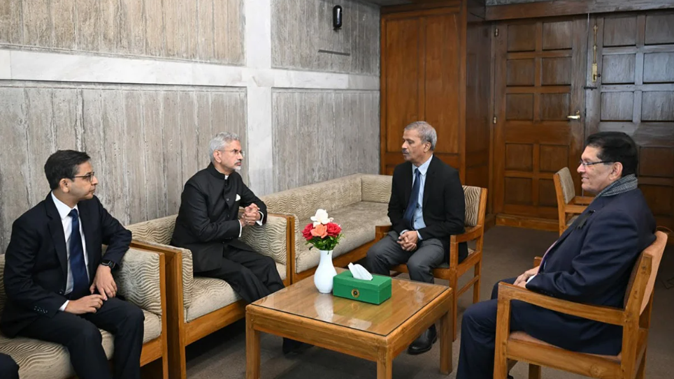 বিদেশি অতিথিদের সঙ্গে আইন ও নিরাপত্তা উপদেষ্টার সাক্ষাৎ