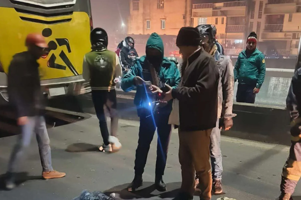 খিলগাঁও ফ্লাইওভারে কাভার্ডভ্যানের চাপায় পুলিশ সদস্য নিহত