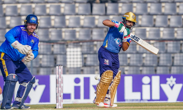 বিপিএলে রেকর্ড গড়ে বিশ্বরেকর্ড ছুঁলেন ইংলিশ ক্রিকেটার